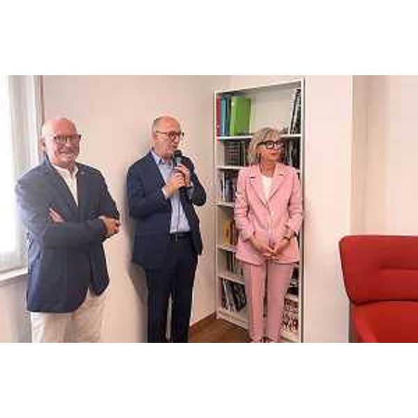 L'assessore Riccardi nel corso del suo intervento - L'assessore Riccardi nel corso del suo intervento