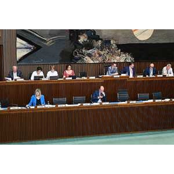 I banchi della presidenza con il vicepresidente del Cr, Stefano Mazzolini - I banchi della presidenza con il vicepresidente del Cr, Stefano Mazzolini