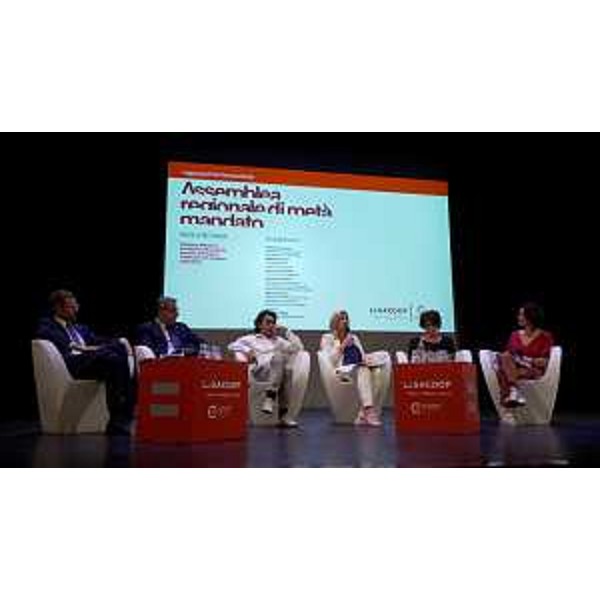 L'intervento dell'assessore regionale alle Infrastrutture Cristina Amirante durante il convegno di Legacoop a Gorizia - L'intervento dell'assessore regionale alle Infrastrutture Cristina Amirante durante il convegno di Legacoop a Gorizia