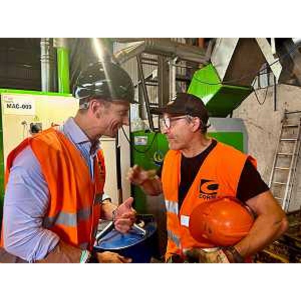 Il governatore Fedriga durante la visita allo stabilimento di Corte Spa - Il governatore Fedriga durante la visita allo stabilimento di Corte Spa