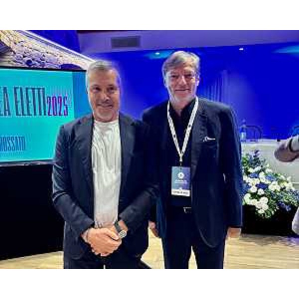 L'assessore regionale alle Attività produttive Sergio Emidio Bini con il rieletto presidente di Confocommercio Udine Giovanni Da Pozzo - L'assessore regionale alle Attività produttive Sergio Emidio Bini con il rieletto presidente di Confocommercio Udine Giovanni Da Pozzo