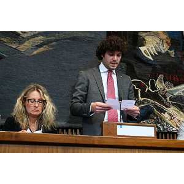 Il consigliere regionale Simone Polesello (Fp) durante le operazioni di scrutinio - Il consigliere regionale Simone Polesello (Fp) durante le operazioni di scrutinio