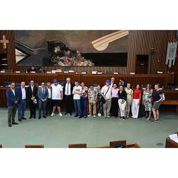 Foto di gruppo in Aula al termine dell'inaugurazione della mostra di Progettoautismo Fvg - Foto di gruppo in Aula al termine dell'inaugurazione della mostra di Progettoautismo Fvg
