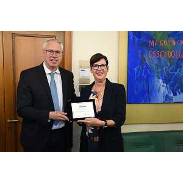 Il presidente del Cr, Mauro Bordin, assieme a Elena Bulfone, presidente della Fondazione Progettoautismo Fvg - Il presidente del Cr, Mauro Bordin, assieme a Elena Bulfone, presidente della Fondazione Progettoautismo Fvg