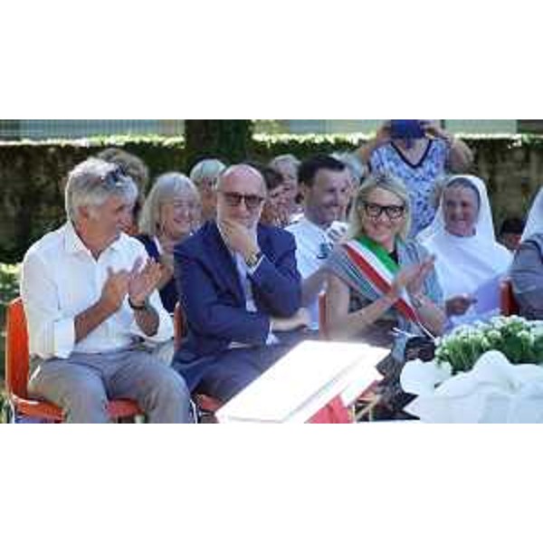 L'assessore Riccardi al centro della foto - L'assessore Riccardi al centro della foto