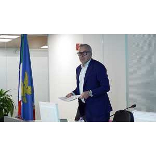 Lassessore regionale alle Attività produttive e turismo Sergio Emidio Bini alla presentazione del disegno di legge regionale per la disciplina dei settori del commercio e del turismo - Lassessore regionale alle Attività produttive e turismo Sergio Emidio Bini alla presentazione del disegno di legge regionale per la disciplina dei settori del commercio e del turismo