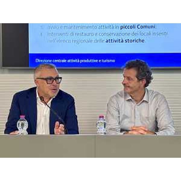 Una fase dell'incontro a Udine per la presentazione del Testo unico per commercio e turismo - Una fase dell'incontro a Udine per la presentazione del Testo unico per commercio e turismo