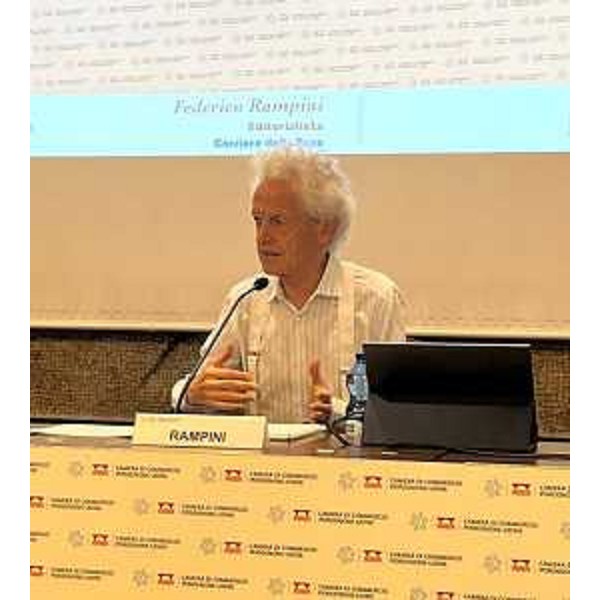 Federico Rampini durante il suo intervento in Camera di commercio a Udine - Federico Rampini durante il suo intervento in Camera di commercio a Udine