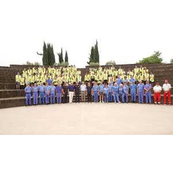 Foto di gruppo con i ragazzi che hanno partecipato all'iniziativa svoltasi oggi a Valvasone - Foto di gruppo con i ragazzi che hanno partecipato all'iniziativa svoltasi oggi a Valvasone