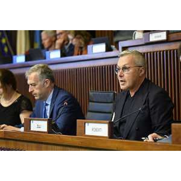 Da sinistra Stefano Balloch (FdI), presidente della II Commissione, e l'assessore regionale Sergio Emidio Bini - Da sinistra Stefano Balloch (FdI), presidente della II Commissione, e l'assessore regionale Sergio Emidio Bini