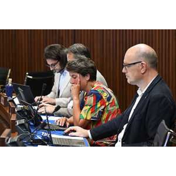 I banchi del Patto per l'Autonomia-Civica Fvg con, in primo piano, Marco Putto e Giulia Massolino - I banchi del Patto per l'Autonomia-Civica Fvg con, in primo piano, Marco Putto e Giulia Massolino