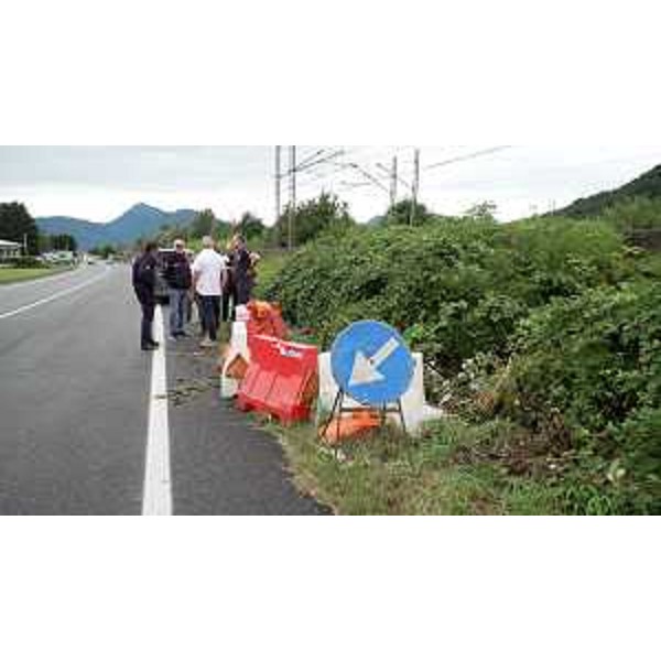 Il sopralluogo a Magnano in Riviera dove è esondato un tombotto riversando l'acqua sulla Pontebbana - Il sopralluogo a Magnano in Riviera dove è esondato un tombotto riversando l'acqua sulla Pontebbana