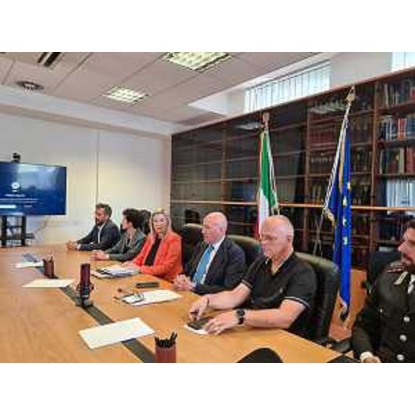 L'assessore Cristina Amirante al tavolo di confornto sulla viabilità in Prefettur a Pordenone - L'assessore Cristina Amirante al tavolo di confornto sulla viabilità in Prefettur a Pordenone