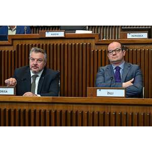 Da sinistra il presidente della V Commissione, Diego Bernardis (Fp) e l'assessore regionale alla Cultura e Sport, Mario Anzil - Da sinistra il presidente della V Commissione, Diego Bernardis (Fp) e l'assessore regionale alla Cultura e Sport, Mario Anzil