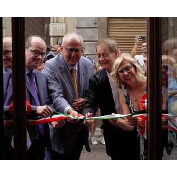 Il vicegovernatore e assessore alla Cultura Mario Anzil (primo a sinistra) durante il taglio del nastro di Borgo Live Academy. - Il vicegovernatore e assessore alla Cultura Mario Anzil (primo a sinistra) durante il taglio del nastro di Borgo Live Academy.