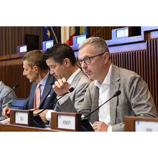 L'assessore Fvg alle Risorse agricole, Stefano Zannier, e il presidente della I Commissione, Markus Maurmair - L'assessore Fvg alle Risorse agricole, Stefano Zannier, e il presidente della I Commissione, Markus Maurmair