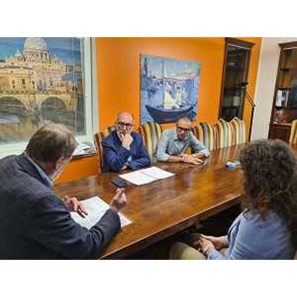 L'assessore regionale Riccardo Riccardi, al centro, durante l'incontro con i vertici del Policlinico San Giorgio di Pordenone - L'assessore regionale Riccardo Riccardi, al centro, durante l'incontro con i vertici del Policlinico San Giorgio di Pordenone