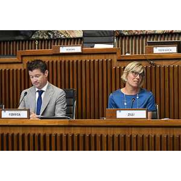 Il presidente della I Commissione, Markus Maurmair (FdI) e l'assessore alle Finanze, Barbara Zilli - Il presidente della I Commissione, Markus Maurmair (FdI) e l'assessore alle Finanze, Barbara Zilli