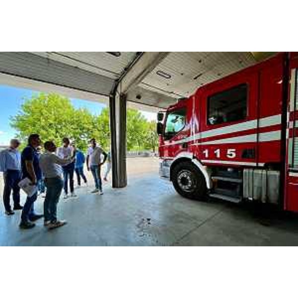 Una fase del sopralluogo compiuto dagli assessori Roberti e Riccardi al distaccamento dei Vigili del fuoco di Codroipo - Una fase del sopralluogo compiuto dagli assessori Roberti e Riccardi al distaccamento dei Vigili del fuoco di Codroipo