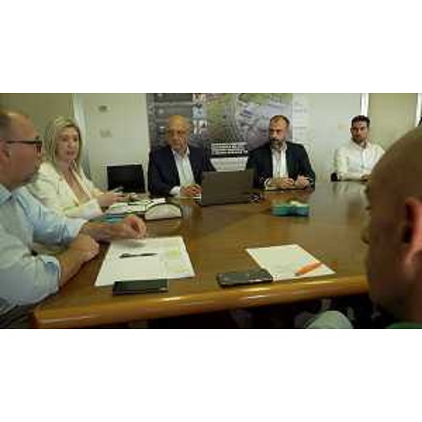 Un memento della riunione svoltasi oggi nell'Interporto di Gorizia sul tema dell'H4 - Un memento della riunione svoltasi oggi nell'Interporto di Gorizia sul tema dell'H4