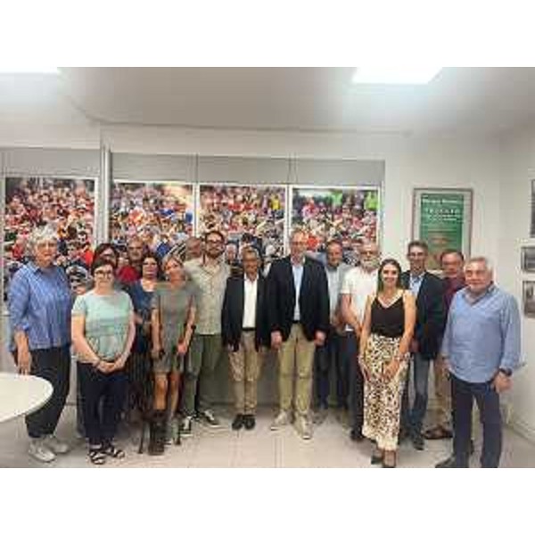 Il presidente del Cr Fvg, Mauro Bordin, settimo da destra nella foto di gruppo con il direttivo e i volontari di Anbima - Il presidente del Cr Fvg, Mauro Bordin, settimo da destra nella foto di gruppo con il direttivo e i volontari di Anbima