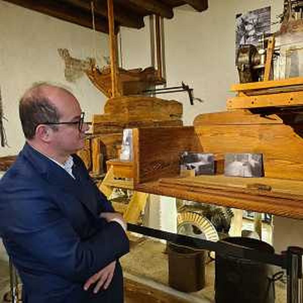 Il vicegovernatore Mario Anzil alla visita della mostra sull'arte del pane al Mulino di Adegliacco - Il vicegovernatore Mario Anzil alla visita della mostra sull'arte del pane al Mulino di Adegliacco