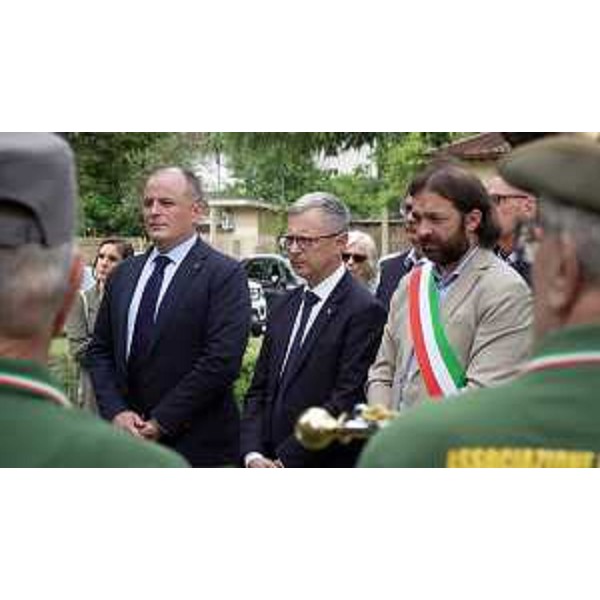L'assessore regionale Stefano Zannier, a centro, in un momento della celebrazioni del patrono dei Forestali a Paluzza - L'assessore regionale Stefano Zannier, a centro, in un momento della celebrazioni del patrono dei Forestali a Paluzza