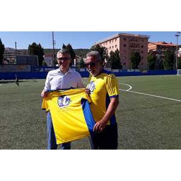 Lassessore alle Autonomia locali Pierpaolo Roberti insieme al patron di Campionissimi Matteo Medani. - Lassessore alle Autonomia locali Pierpaolo Roberti insieme al patron di Campionissimi Matteo Medani.