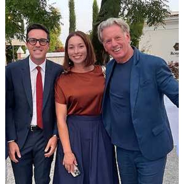 L'assessore Fabio Scoccimarro, a sinistra, con la campionessa olimpica Mara Navarria alla cerimonia della Fise a Cervignano del Friuli - L'assessore Fabio Scoccimarro, a sinistra, con la campionessa olimpica Mara Navarria alla cerimonia della Fise a Cervignano del Friuli