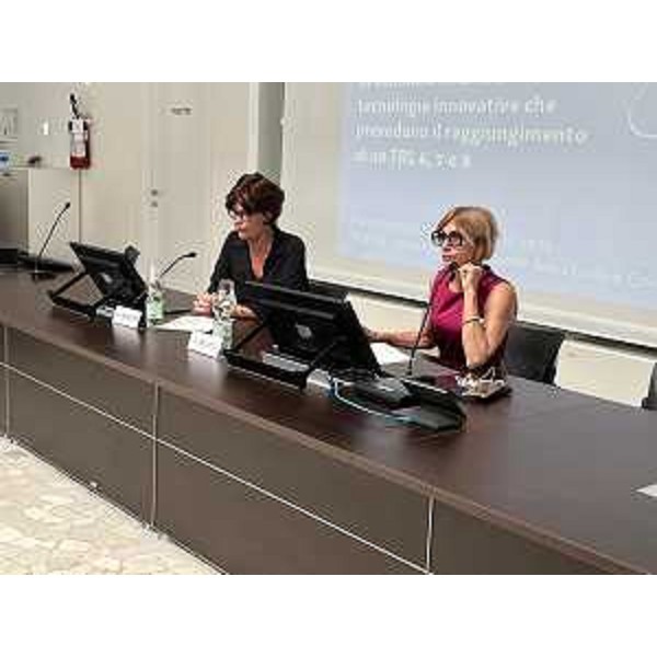 L'assessore regionale Alessia Rosolen (a sinistra) - L'assessore regionale Alessia Rosolen (a sinistra)