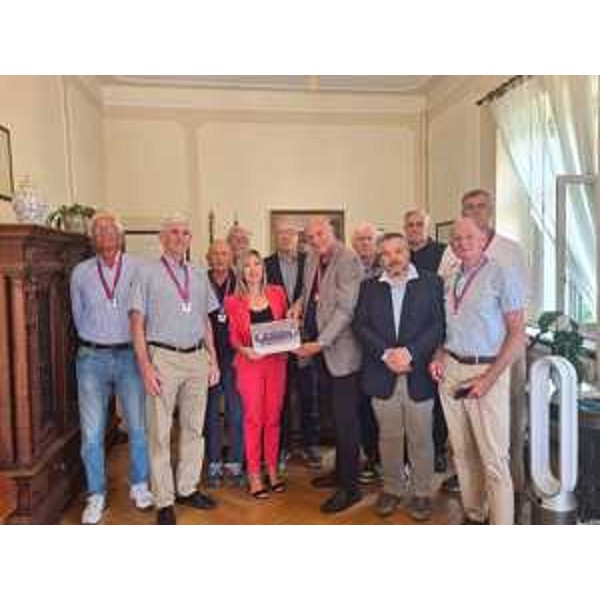 Diego Bernardis (Fp) con la nazionale over 75 e il prefetto Ester Fedullo - Diego Bernardis (Fp) con la nazionale over 75 e il prefetto Ester Fedullo