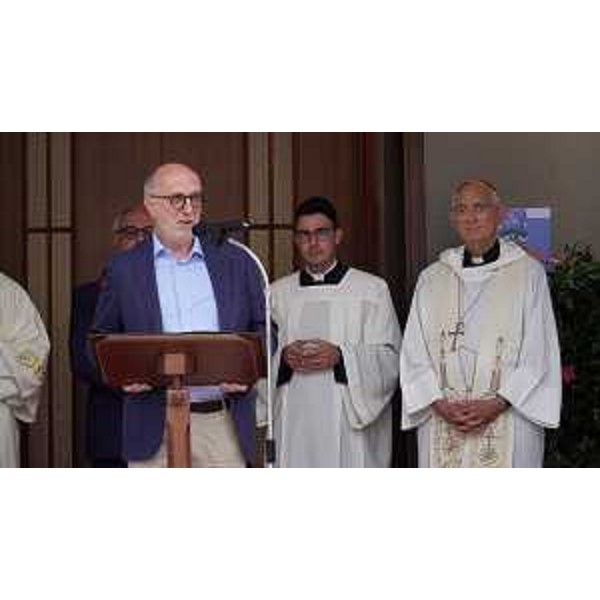 L'assessore regionale alla Salute Riccardo Riccardi alla riapertura al culto della Chiesa Rosa Mistica di Codroipo assieme all'arcivescovo di Udine monsignor Riccardo Lamba - L'assessore regionale alla Salute Riccardo Riccardi alla riapertura al culto della Chiesa Rosa Mistica di Codroipo assieme all'arcivescovo di Udine monsignor Riccardo Lamba