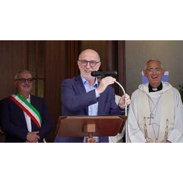 L'assessore regionale alla Salute Riccardo Riccardi alla riapertura al culto della Chiesa Rosa Mistica di Codroipo assieme all'arcivescovo di Udine monsignor Riccardo Lamba - L'assessore regionale alla Salute Riccardo Riccardi alla riapertura al culto della Chiesa Rosa Mistica di Codroipo assieme all'arcivescovo di Udine monsignor Riccardo Lamba