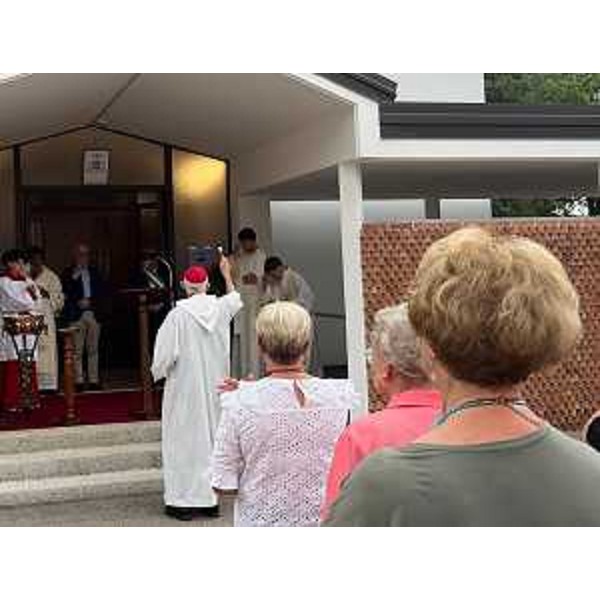 Il momento della benedizione della Chiesa Rosa Mistica - Il momento della benedizione della Chiesa Rosa Mistica