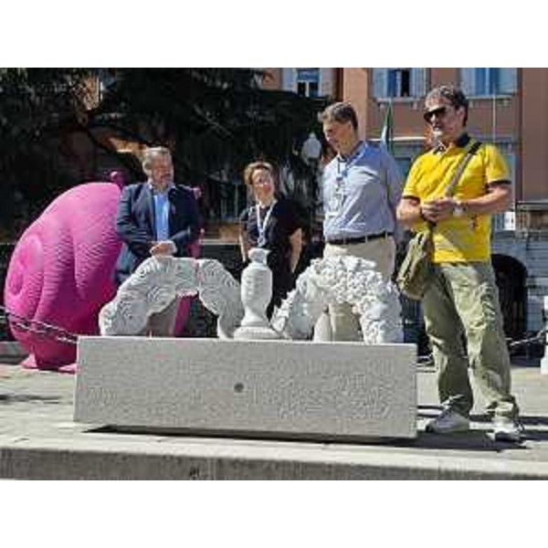 A sinistra il consigliere regionale Diego Bernardis (Fp) durante la presentazione delle Panchine narranti a Gorizia - A sinistra il consigliere regionale Diego Bernardis (Fp) durante la presentazione delle Panchine narranti a Gorizia