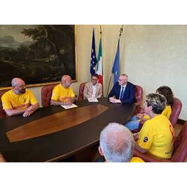 Wanes Granzotto mentre dialoga con Carlo Bolzonello e con il presidente del Cr Fvg, Mauro Bordin - Wanes Granzotto mentre dialoga con Carlo Bolzonello e con il presidente del Cr Fvg, Mauro Bordin