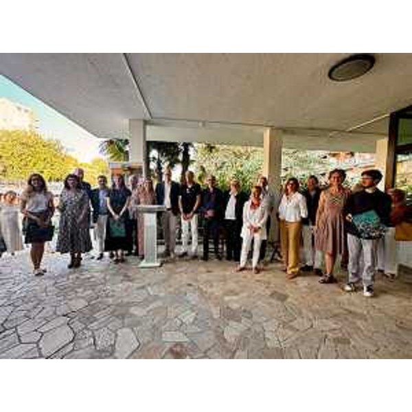 Foto di gruppo alla cerimonia di inaugurazione, a Lignano Pineta - Foto di gruppo alla cerimonia di inaugurazione, a Lignano Pineta