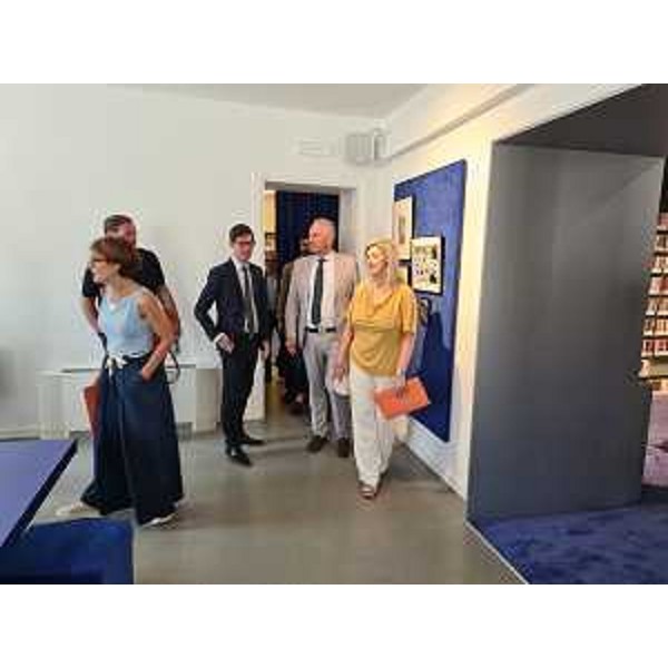 L'assessore Cristina Amirante durante la visita nei locali della Mediateca di Cinemazero a Pordenone - L'assessore Cristina Amirante durante la visita nei locali della Mediateca di Cinemazero a Pordenone