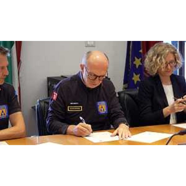 La sottoscrizione del nuovo accordo tra la Regione Autonoma Friuli Venezia Giulia, la Prefettura di Trieste e il Dipartimento dei Vigili del Fuoco, del Soccorso pubblico e della Difesa civile del Ministero dell'Interno - La sottoscrizione del nuovo accordo tra la Regione Autonoma Friuli Venezia Giulia, la Prefettura di Trieste e il Dipartimento dei Vigili del Fuoco, del Soccorso pubblico e della Difesa civile del Ministero dell'Interno
