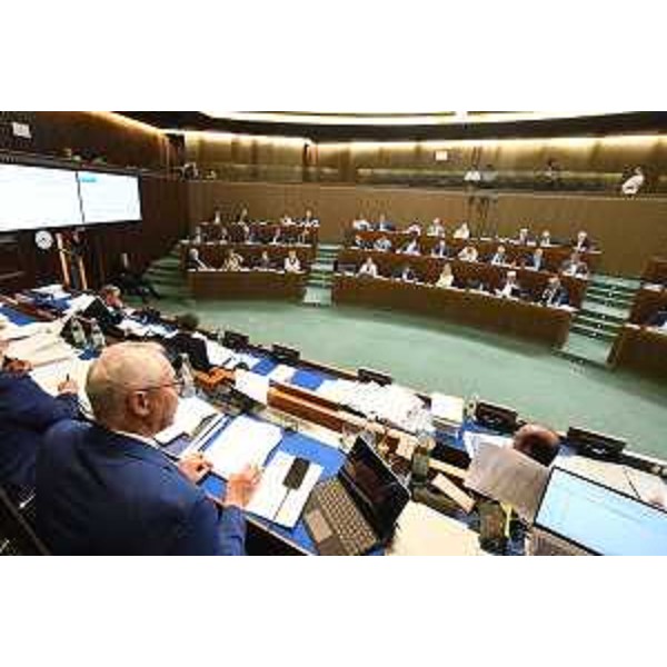 I lavori dell'Aula durante l'illustrazione dell'articolo di competenza dell'assessore Fvg a Cultura e Sport, Mario Anzil - I lavori dell'Aula durante l'illustrazione dell'articolo di competenza dell'assessore Fvg a Cultura e Sport, Mario Anzil