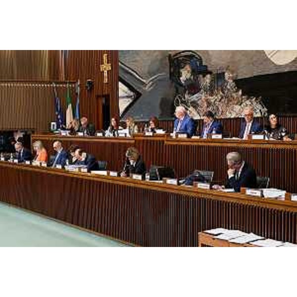 I banchi di Giunta e Presidenza durante l'esame dell'Assestamento - I banchi di Giunta e Presidenza durante l'esame dell'Assestamento