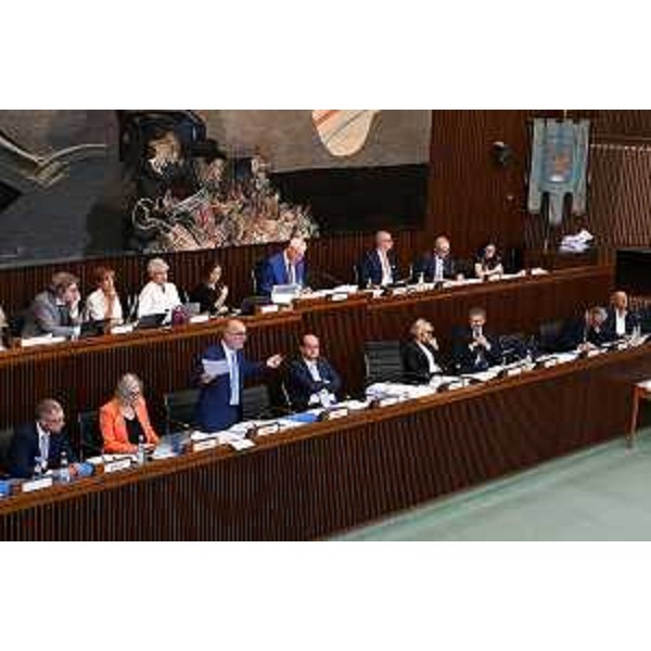 I banchi di Presidenza e Giunta durante l'esposizione dell'assessore Fvg alla Salute, Riccardo Riccardi - I banchi di Presidenza e Giunta durante l'esposizione dell'assessore Fvg alla Salute, Riccardo Riccardi