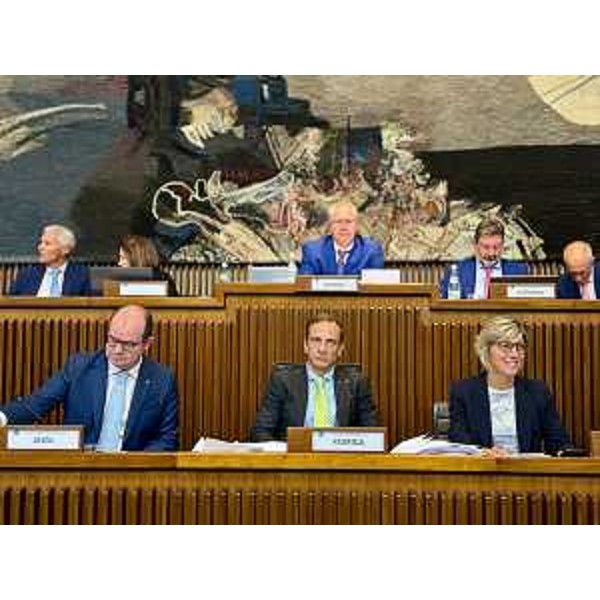 Il governatore Fedriga (al centro) durante la discussione in Aula sulla manovra di assestamento di bilancio. - Il governatore Fedriga (al centro) durante la discussione in Aula sulla manovra di assestamento di bilancio.