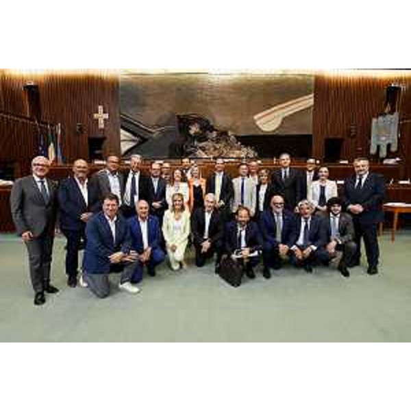 La Maggioranza posa in Aula dopo l'approvazione dell'Assestamento - La Maggioranza posa in Aula dopo l'approvazione dell'Assestamento