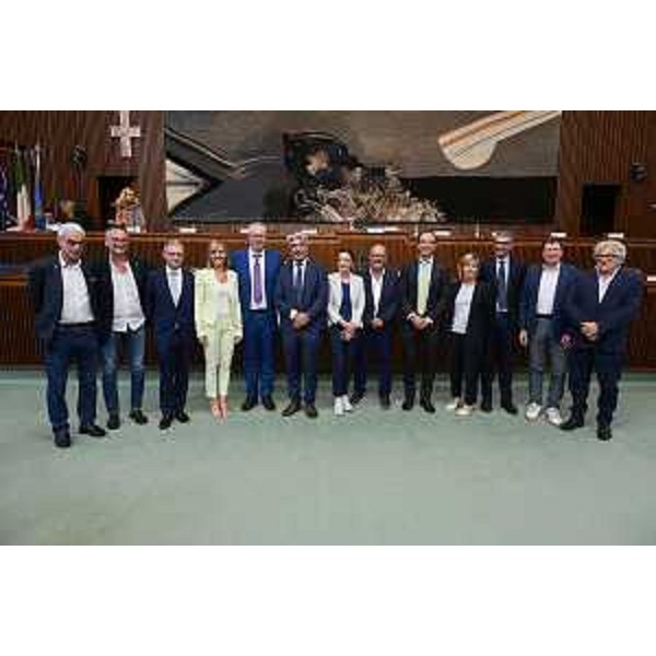Il gruppo Lega con il governatore Massimiliano Fedriga e l'assessore Barbara Zilli - Il gruppo Lega con il governatore Massimiliano Fedriga e l'assessore Barbara Zilli