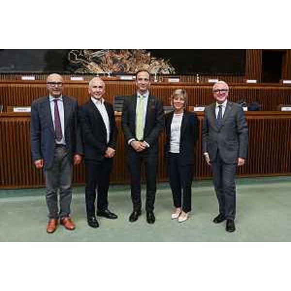 Il gruppo Forza Italia con il governatore Massimiliano Fedriga e l'assessore Barbara Zilli - Il gruppo Forza Italia con il governatore Massimiliano Fedriga e l'assessore Barbara Zilli