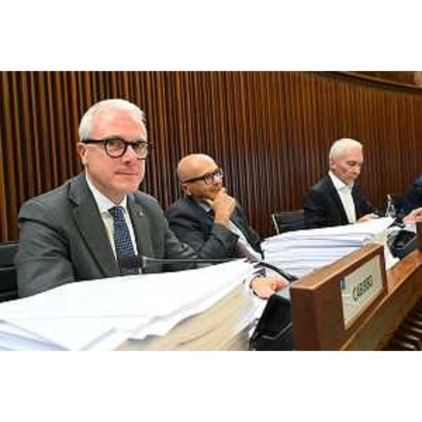 Da sinistra il capogruppo Andrea Cabibbo, Michele Lobianco e Roberto Novelli (Forza Italia) - Da sinistra il capogruppo Andrea Cabibbo, Michele Lobianco e Roberto Novelli (Forza Italia)