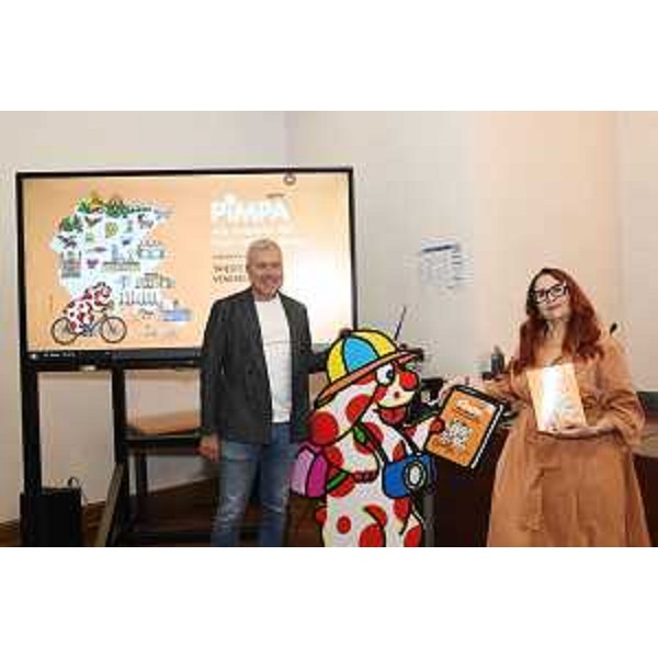 Lassessore alle Attività produttive e turismo Sergio Emidio Bini insieme a Maria Teresa Panini. - Lassessore alle Attività produttive e turismo Sergio Emidio Bini insieme a Maria Teresa Panini.