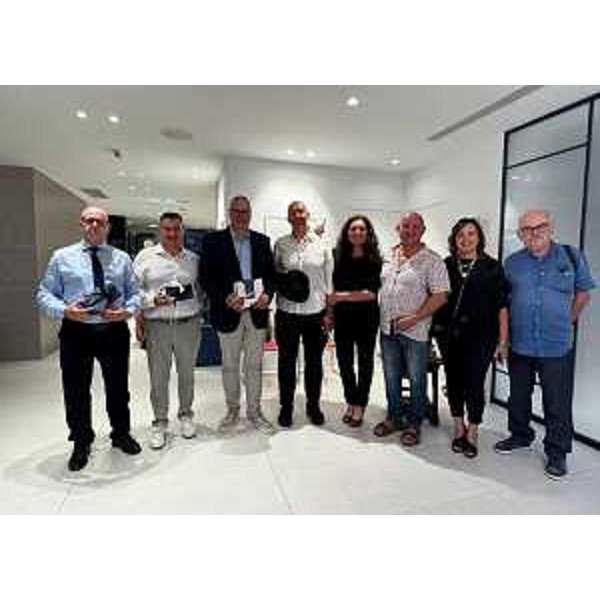 Il presidente del Cr Fvg, Mauro Bordin (terzo da sinistra), a Lignano Sabbiadoro con l'associazione culturale Scripta Manent di Latisana - Il presidente del Cr Fvg, Mauro Bordin (terzo da sinistra), a Lignano Sabbiadoro con l'associazione culturale Scripta Manent di Latisana