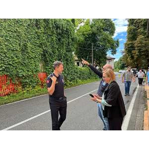 L'assessore regionale alla Protezione civile Riccardo Riccardi durante il sopralluogo a Pasiano di Pordenone assieme al sindaco Marta Amadio - L'assessore regionale alla Protezione civile Riccardo Riccardi durante il sopralluogo a Pasiano di Pordenone assieme al sindaco Marta Amadio